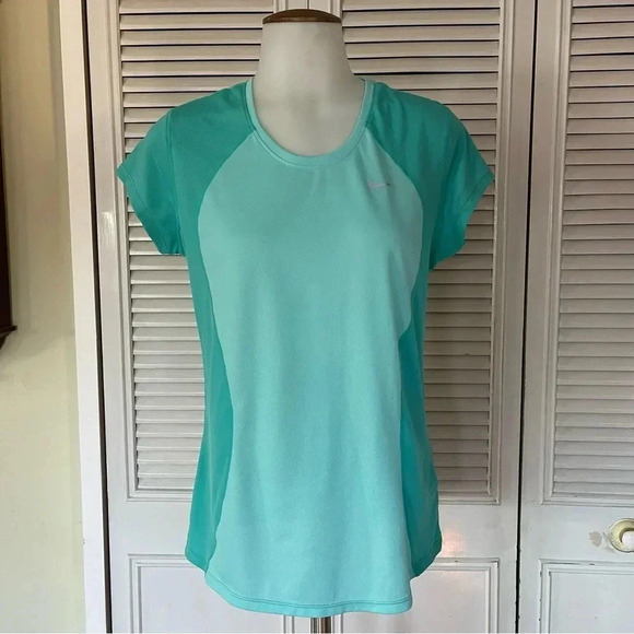 Nike DRI-FIT Exercise Shirt Women Size M - Picture 1 of 13